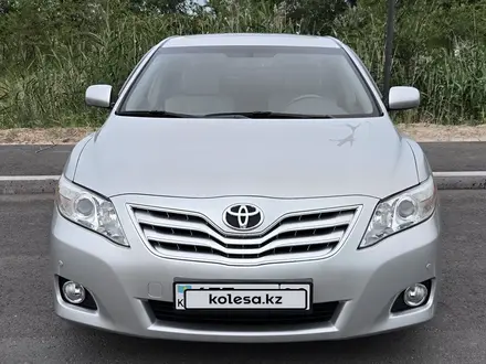 Toyota Camry 2010 года за 8 800 000 тг. в Алматы