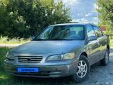 Toyota Camry 1998 годаүшін2 500 000 тг. в Урджар