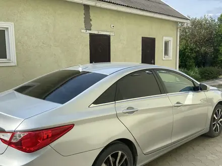 Hyundai Sonata 2010 года за 6 000 000 тг. в Актобе – фото 2