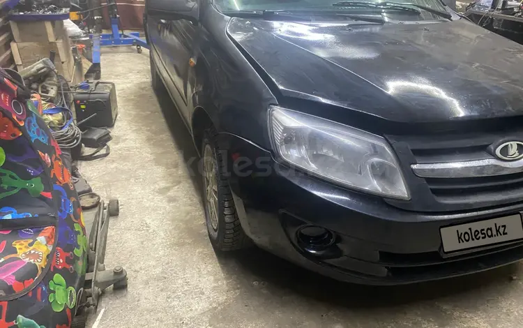 ВАЗ (Lada) Granta 2190 2012 годаүшін1 200 000 тг. в Петропавловск