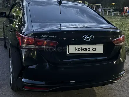 Hyundai Accent 2020 года за 7 300 000 тг. в Караганда – фото 2
