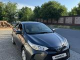 Toyota Yaris 2021 года за 8 700 000 тг. в Шымкент