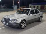 Mercedes-Benz E 220 1993 года за 2 190 000 тг. в Туркестан
