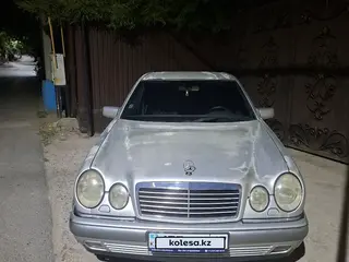 Mercedes-Benz E 240