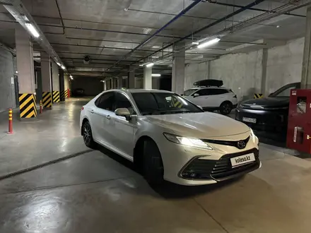 Toyota Camry 2021 года за 18 500 000 тг. в Алматы – фото 8