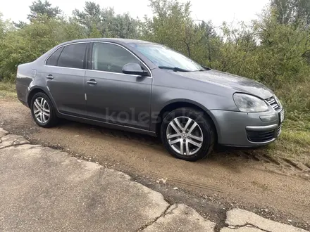 Volkswagen Jetta 2005 года за 4 200 000 тг. в Степногорск – фото 3