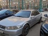 Toyota Camry 2001 года за 3 900 000 тг. в Актау – фото 2