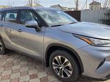Toyota Highlander 2024 года за 26 000 000 тг. в Уральск – фото 2