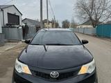 Toyota Camry 2012 года за 7 300 000 тг. в Актобе – фото 2