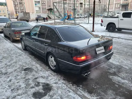 Mercedes-Benz E 320 1996 года за 3 600 000 тг. в Атырау – фото 3