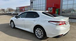 Toyota Camry 2021 года за 14 000 000 тг. в Уральск – фото 3