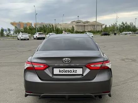 Toyota Camry 2018 года за 10 000 000 тг. в Уральск – фото 7