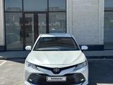 Toyota Camry 2018 года за 14 600 000 тг. в Шымкент – фото 2