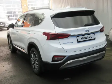 Hyundai Santa Fe 2019 года за 9 583 000 тг. в Актобе – фото 4