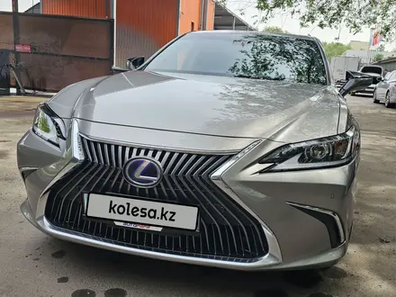 Lexus ES 300h 2020 года за 18 500 000 тг. в Алматы