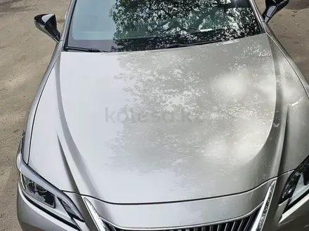 Lexus ES 300h 2020 года за 18 500 000 тг. в Алматы – фото 11