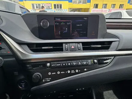 Lexus ES 300h 2020 года за 18 500 000 тг. в Алматы – фото 14