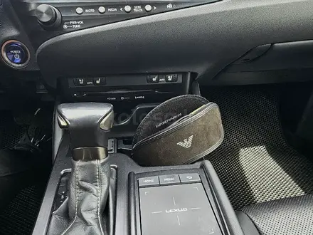 Lexus ES 300h 2020 года за 18 500 000 тг. в Алматы – фото 15