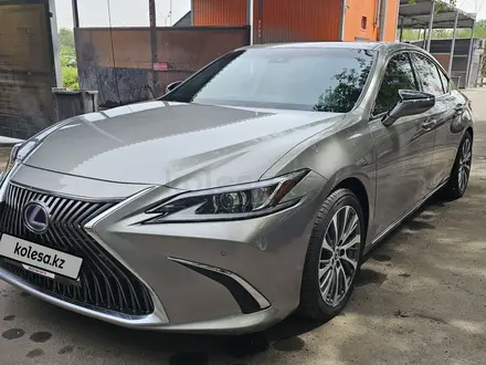 Lexus ES 300h 2020 года за 18 500 000 тг. в Алматы – фото 2