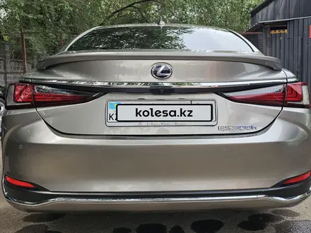 Lexus ES 300h 2020 года за 18 500 000 тг. в Алматы – фото 9