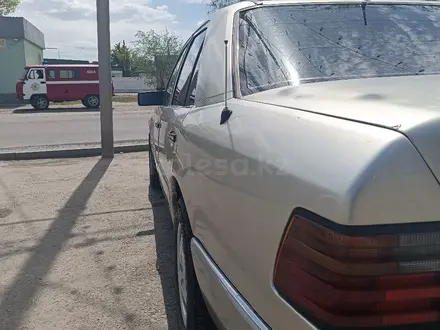 Mercedes-Benz E 220 1991 года за 1 800 000 тг. в Талдыкорган – фото 12