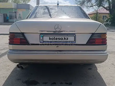 Mercedes-Benz E 220 1991 года за 1 800 000 тг. в Талдыкорган – фото 10