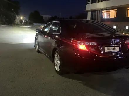 Toyota Camry 2014 года за 6 000 000 тг. в Актобе – фото 5