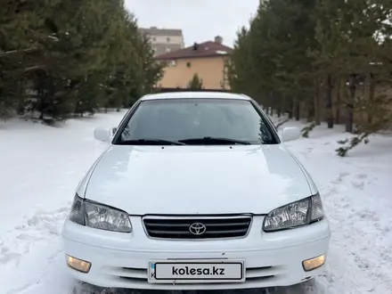 Toyota Camry 2000 года за 2 600 000 тг. в Караганда – фото 2