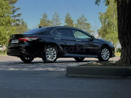 Toyota Camry 2020 года за 14 000 000 тг. в Костанай – фото 2