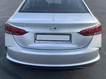 Бампер задний серебро Hyundai Accent 20-нв за 34 000 тг. в Усть-Каменогорск