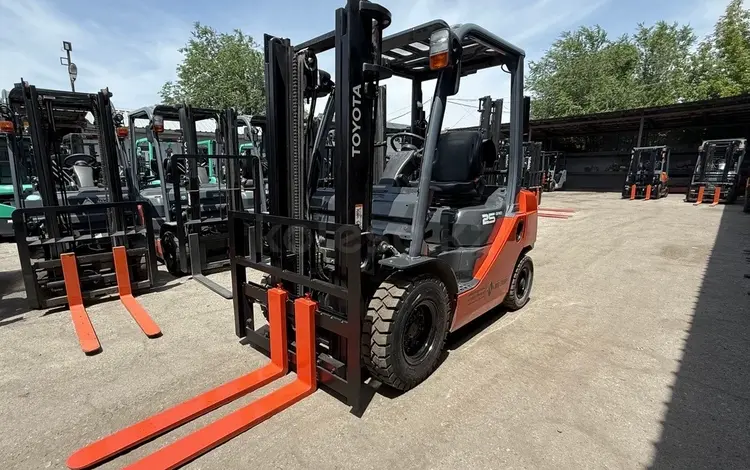 Toyota  Вилочный погрузчик Toyota 02-8FGL25 c Японии 2013 года за 7 700 000 тг. в Алматы
