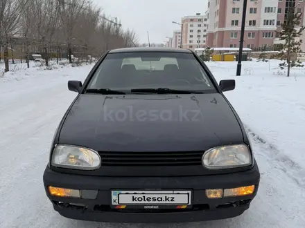 Volkswagen Golf 1995 года за 1 500 000 тг. в Астана – фото 3