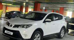 Toyota RAV4 2013 годаfor9 500 000 тг. в Астана