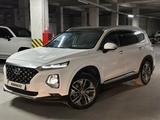 Hyundai Santa Fe 2019 годаfor15 200 000 тг. в Алматы