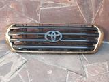 Решетка радиатора бу тойота ланд крузер 200 за 30 000 тг. в Алматы