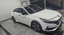 Hyundai Elantra 2023 годаfor11 600 000 тг. в Алматы – фото 2