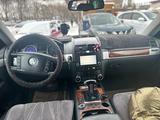 Volkswagen Touareg 2007 года за 5 500 000 тг. в Астана – фото 2