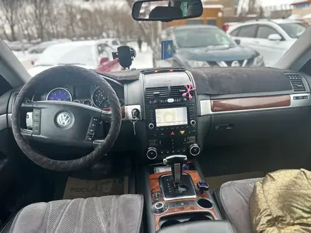 Volkswagen Touareg 2007 года за 5 500 000 тг. в Астана – фото 2