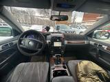 Volkswagen Touareg 2007 года за 5 500 000 тг. в Астана – фото 3