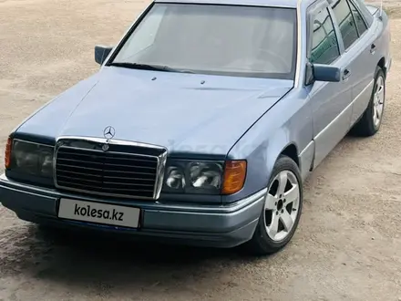 Mercedes-Benz E 220 1991 года за 1 800 000 тг. в Шымкент