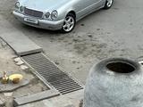 Mercedes-Benz E 320 1999 года за 3 100 000 тг. в Сарыагаш – фото 2