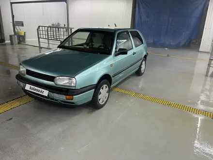 Volkswagen Golf 1993 года за 1 800 000 тг. в Караганда