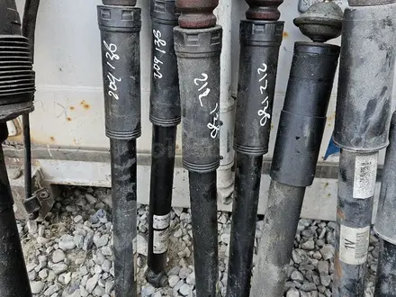 Амортизаторы на мерседес W212 за 811 тг. в Шымкент