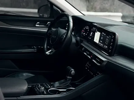 Kia K5 2022 года за 11 800 000 тг. в Алматы – фото 7