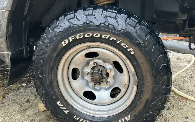 275/70 R16 BFGoodrich A/T комплект из 4 шин износ 30-35% за 200 000 тг. в Риддер