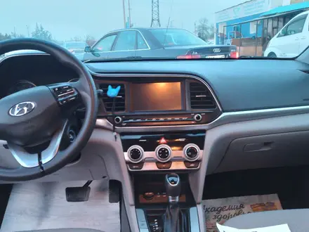 Hyundai Elantra 2018 года за 6 000 000 тг. в Шымкент – фото 8