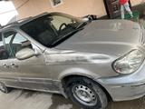 Kia Carnival 2001 года за 1 500 000 тг. в Шымкент – фото 2