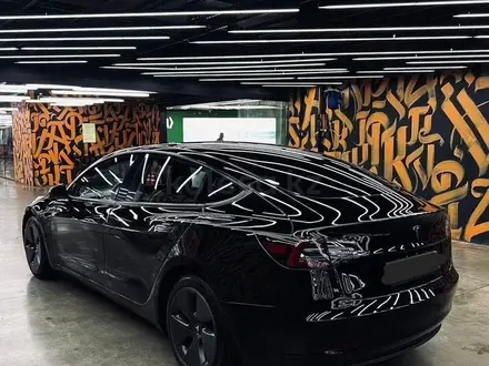 Tesla Model 3 2022 года за 12 500 000 тг. в Алматы – фото 3