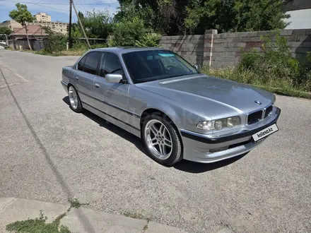 BMW 740 1995 года за 3 800 000 тг. в Шымкент