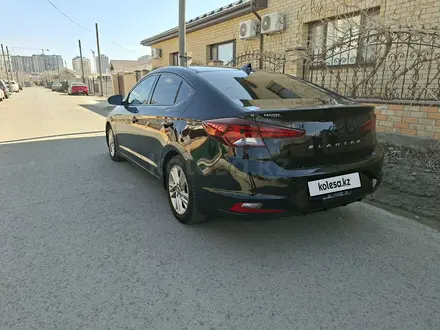 Hyundai Elantra 2019 года за 7 500 000 тг. в Атырау – фото 5